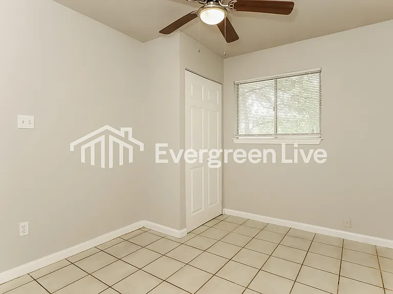 738 Sterling Dr — Photo 10
