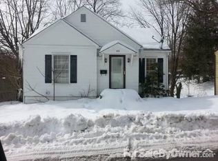 610 N Mountain Ave, Mount Hope, WV 25880