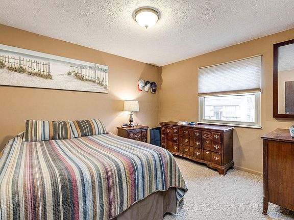 2nd image of 754 Mimosa Pl