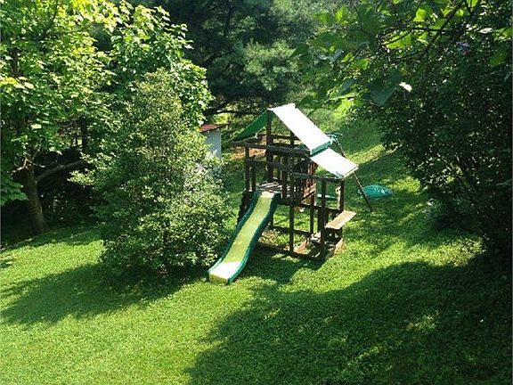 3rd image of 89 Oak Dr