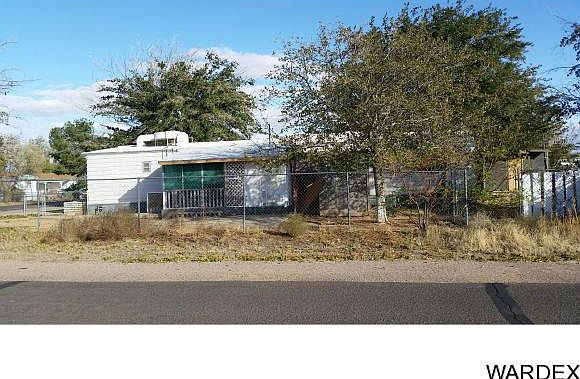 2nd image of 3126 E Packard Ave