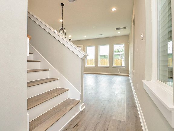 4th image of 6708 Parker Grove Ln