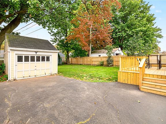 3rd image of 468 Spencer Rd