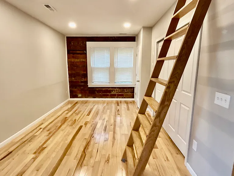 2014 Lark St #4 — Photo 5