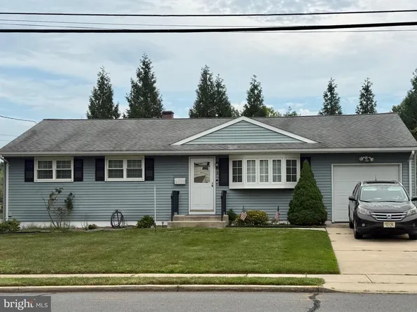 3 Shell Flower Ln, Hamilton, NJ 08690