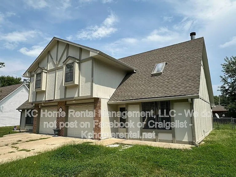 900 NW 36th Street Ter — Photo 2