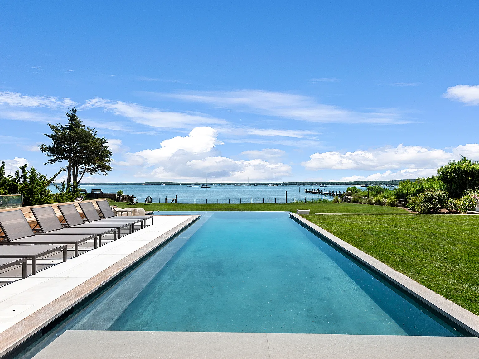 Luxurious Waterfront Retreat Sag Harbor — Photo 1