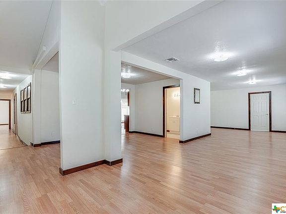 5th image of 160 Guthrie St