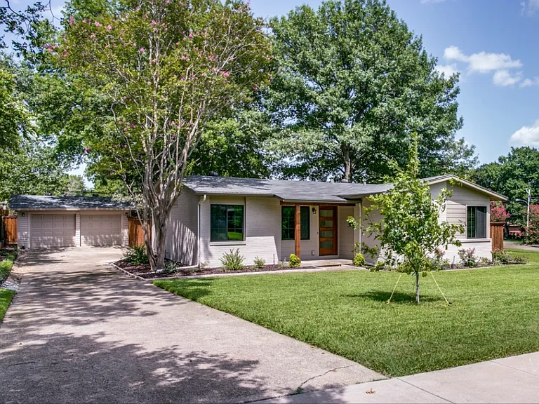 9721 Twin Creek Dr — Photo 2