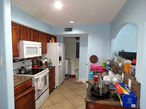4th image of 3821 Walnut Park Cir