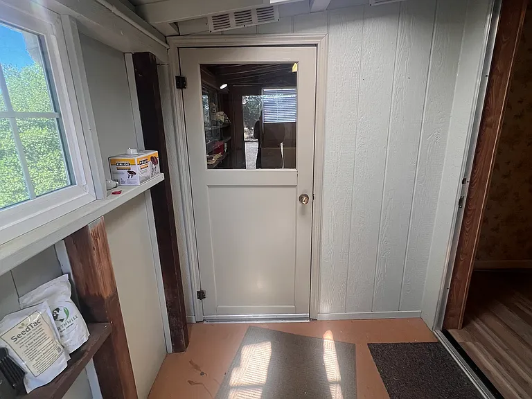16075 Jellys Ferry Rd — Photo 13