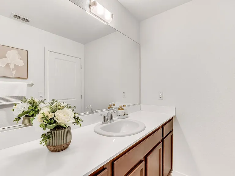 10946 International Dr — Photo 30