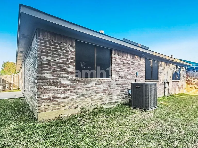 7022 Flaxford Trl — Photo 16
