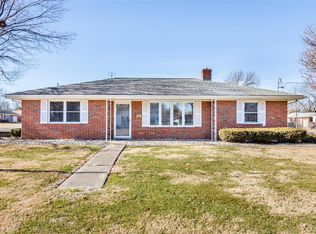 41 N Madison St, Trenton, IL