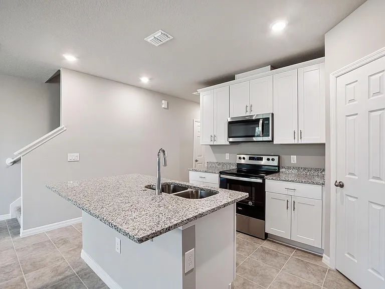 658 Legacy Loop — Photo 6