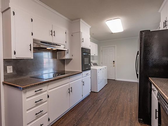3rd image of 2091 Crestridge St