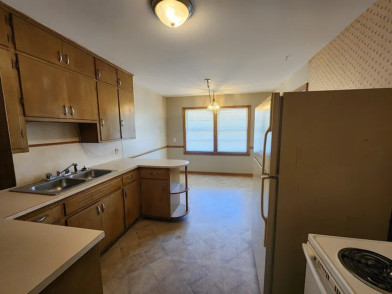 1209 N Jefferson Ave — Photo 3