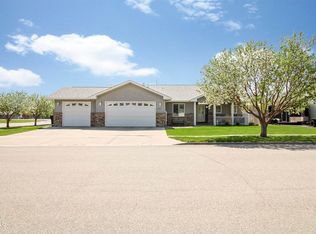 1101 Knoll St, Williston, ND 58801
