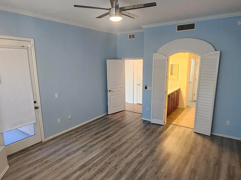 10706 N Hewitt Pl — Photo 10