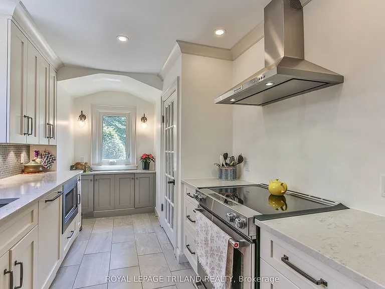 377 Cheapside St — Photo 9
