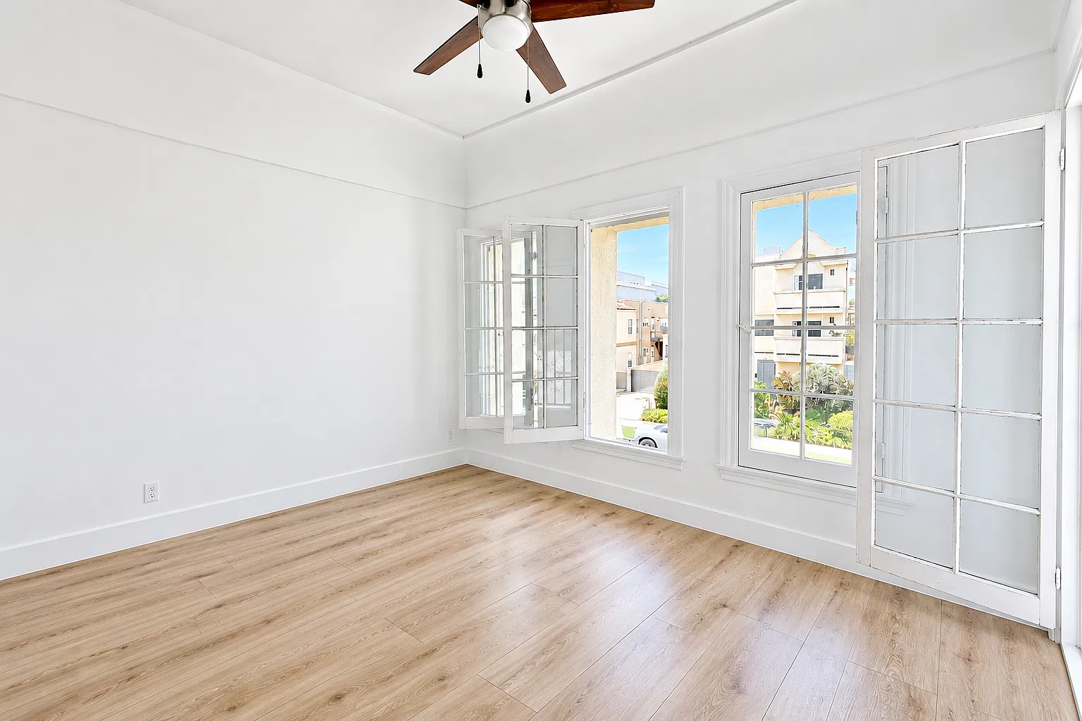 834 Orange Grove Ave Los Angeles, CA 90036 — Photo 1