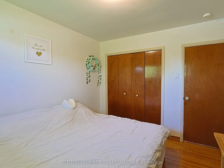 268 Burlington Cres — Photo 10