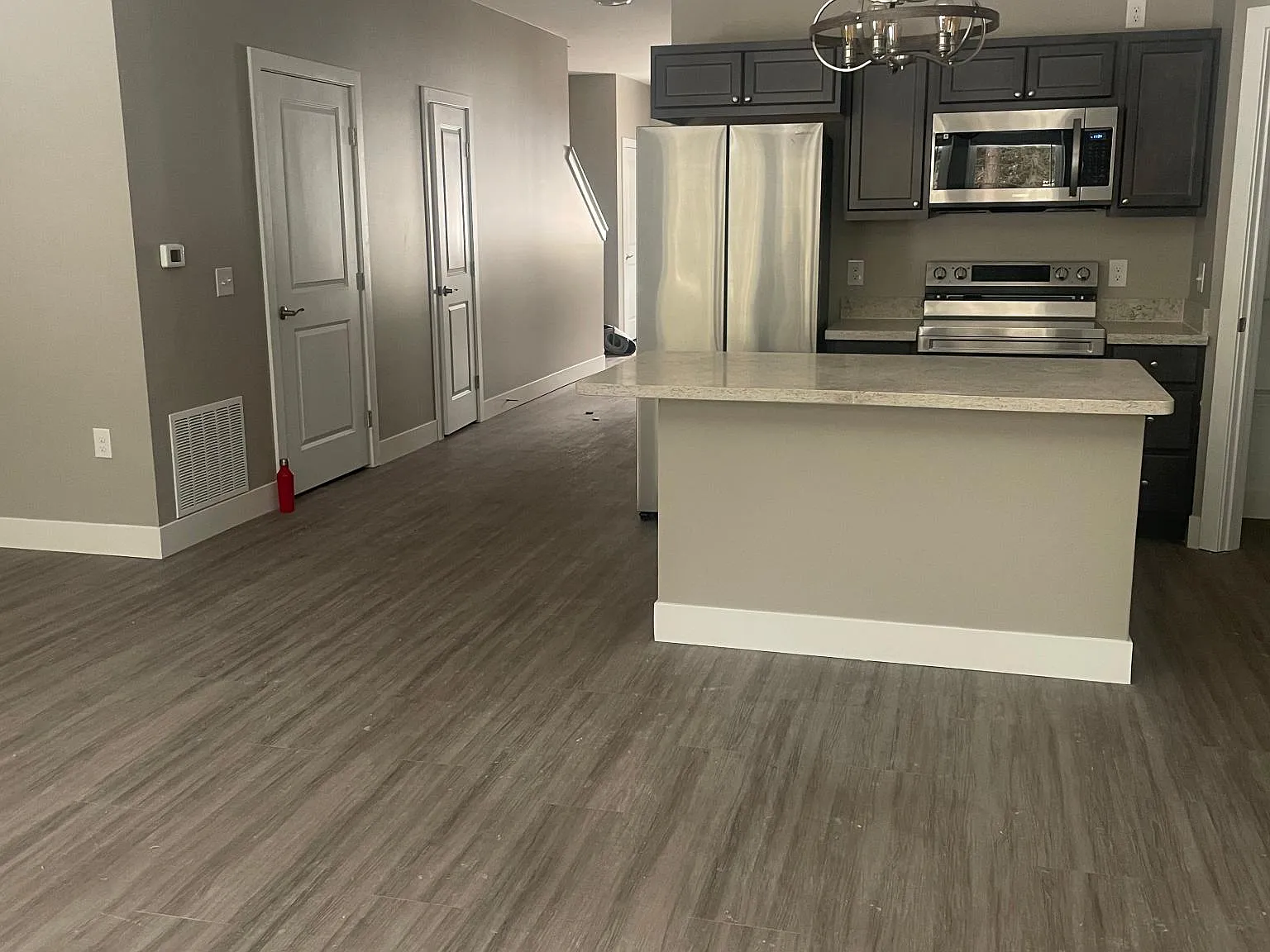 4 bed, 2.5 bath, 2400 sqft, $2,100 — Photo 2