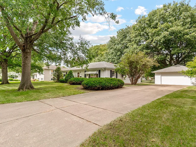 1238 S Hill Dr — Photo 20