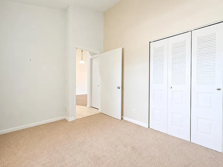 1431 NE 14th Ct — Photo 10