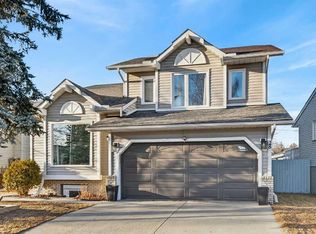 28 S McKerrell Close SE, Calgary, AB T2Z1M7