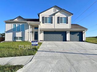 4802 Sheridan Rd, Papillion, NE 68133