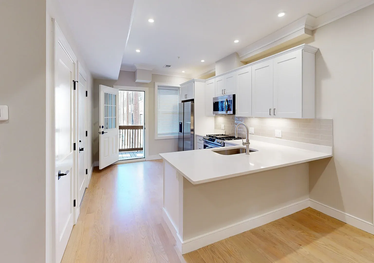 3 bed, $4,775 — Photo 2