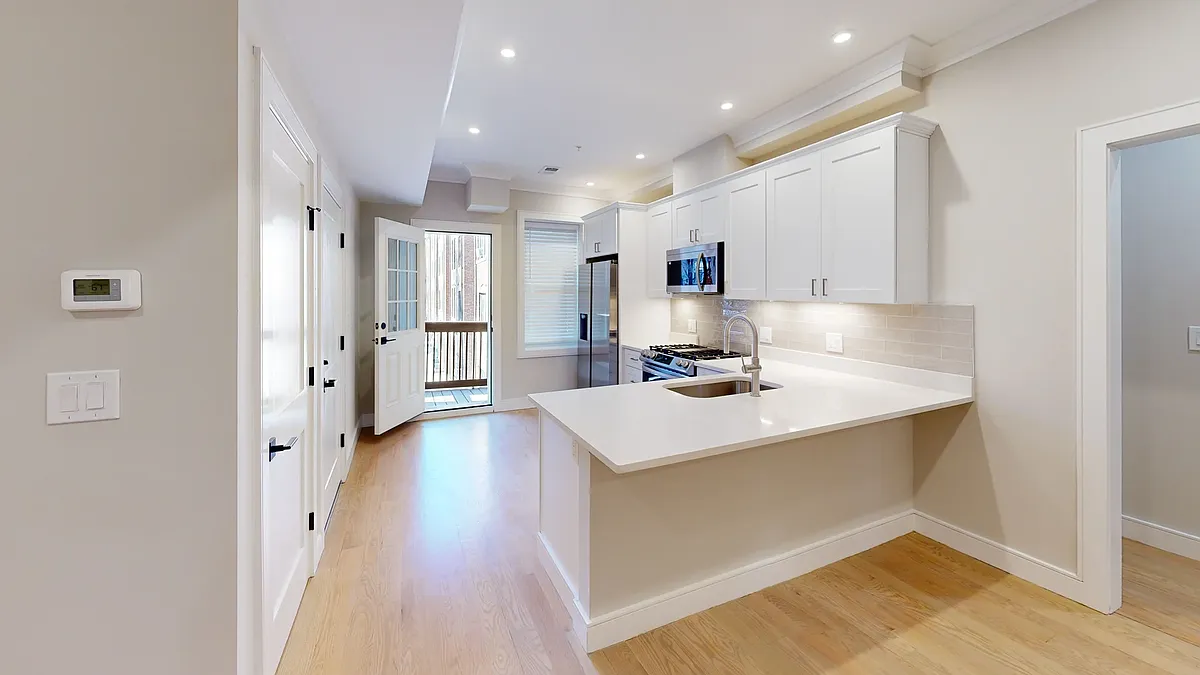 Building Photo - 161 Allston St #5R