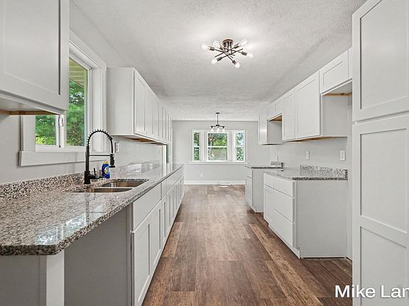 4th image of 17646 Hall Rd