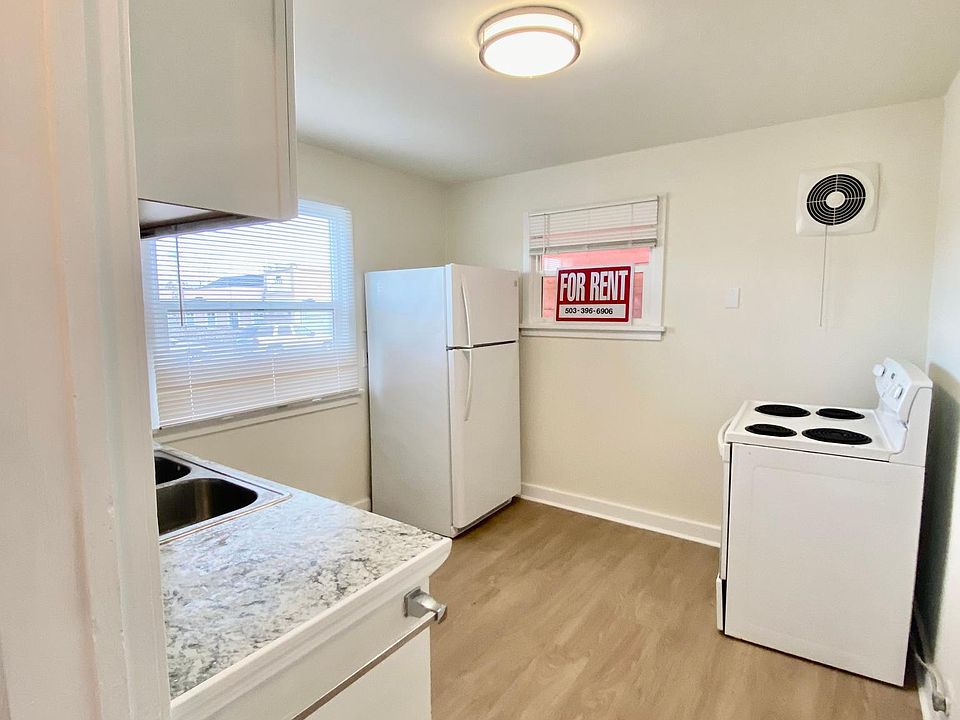 1st image of 702 E 1st St #1