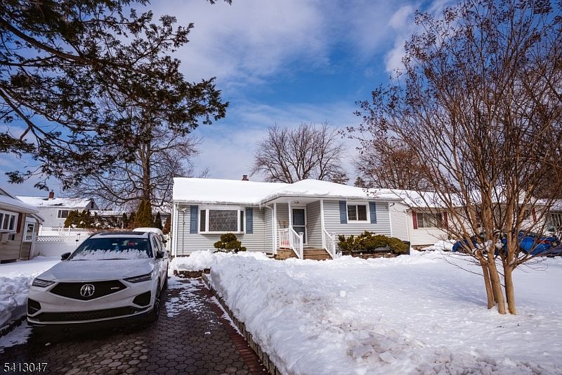 1st image of 165 Ward St