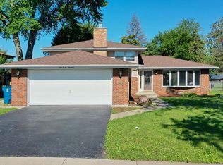 10619 S Terry Dr, Palos Hills, IL