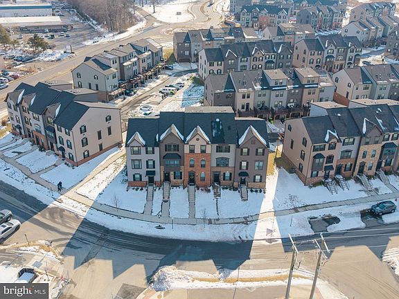 3rd image of 1012 Alum Spring Rd