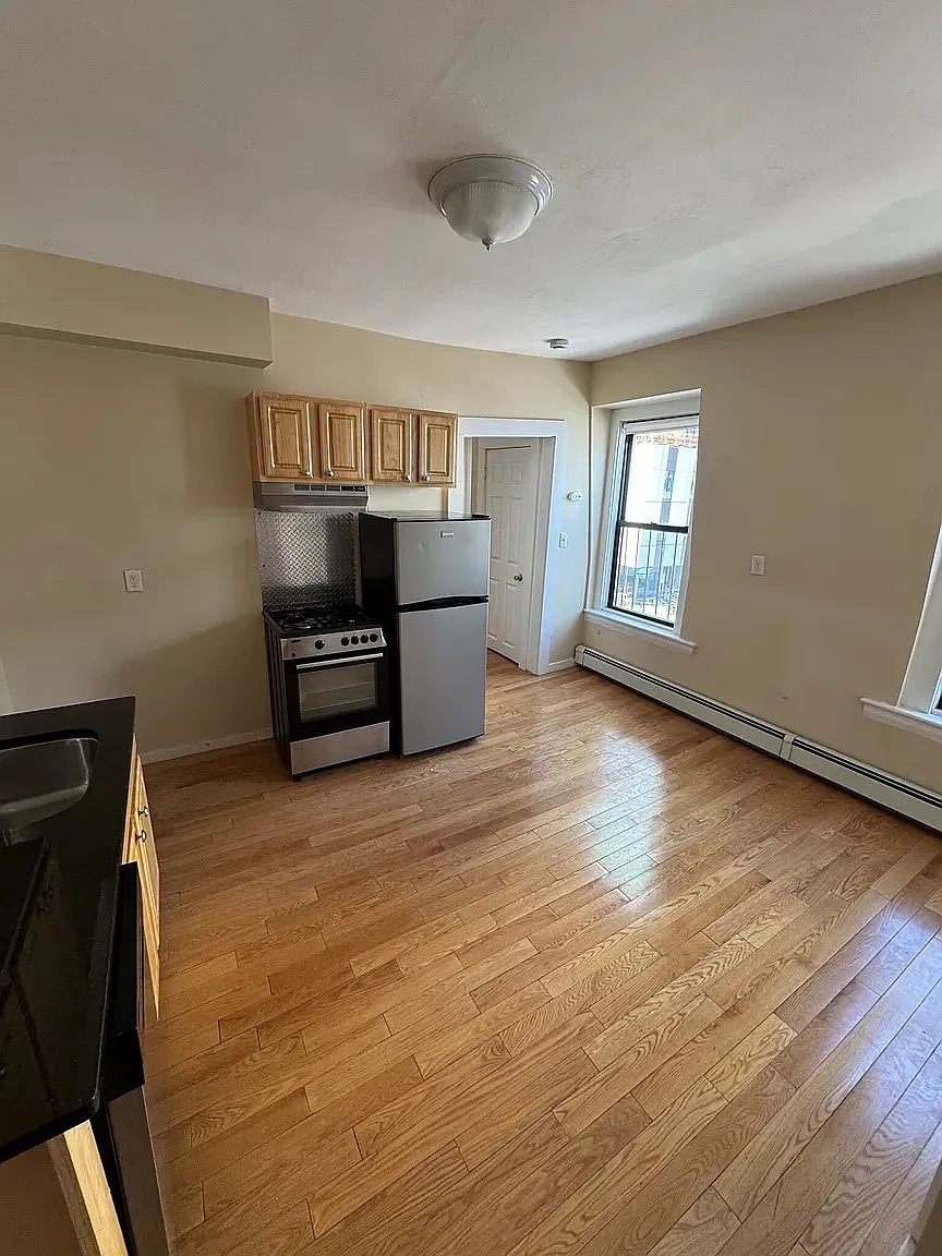 Studio, 450 sqft, $2,495 — Photo 2