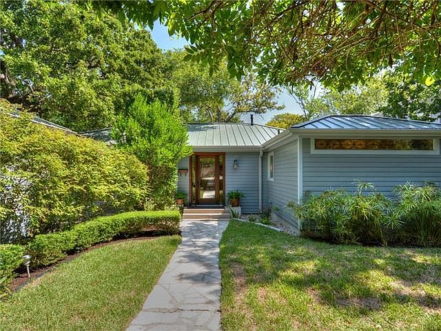 2nd image of 2704 Townes Ln