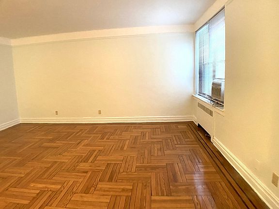 3rd image of 2020 Kings Hwy #1L