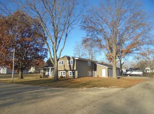 604 4th St, Camanche, IA