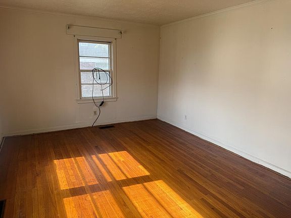 4th image of 211 Lorraine Ave