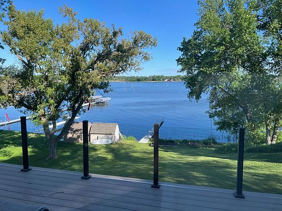 2nd image of 2050 Lake View Dr