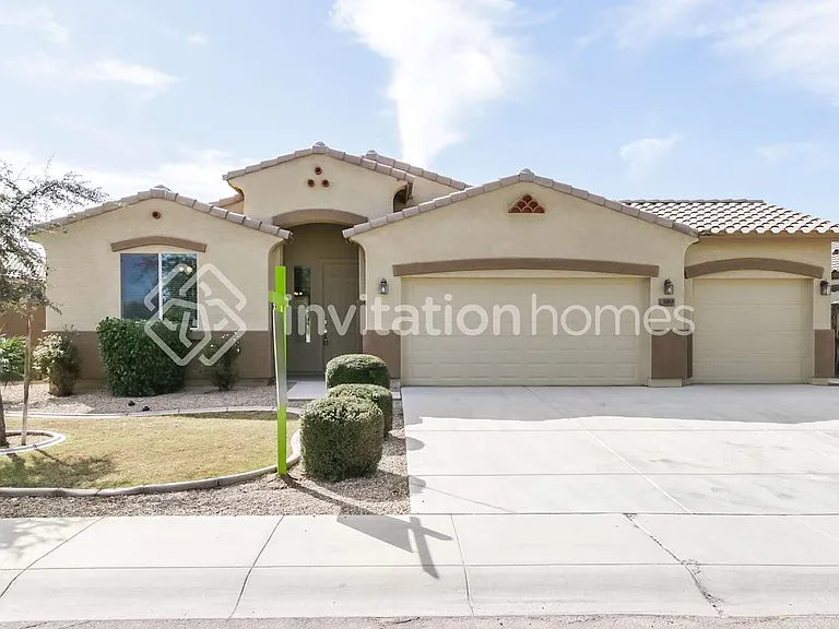 1063 W Brangus Way — Photo 1