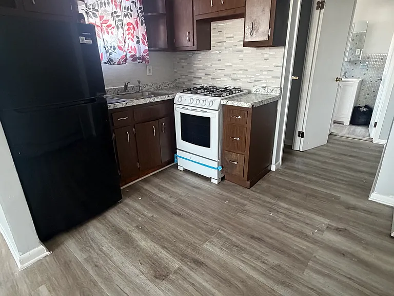 914 Grand Ave #7 — Photo 3