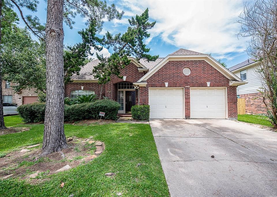 1st image of 15618 Valley Creek Dr