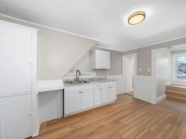 27-29 Glendale St., 27 Glendale St #4, Maynard, MA 01754