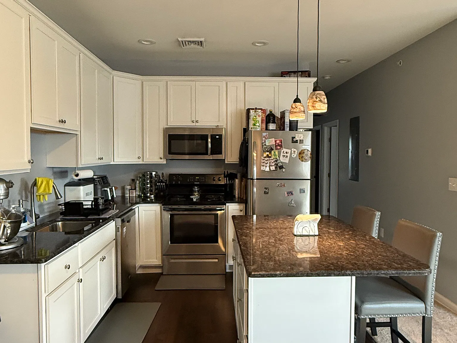 3 bed, $1,950 — Photo 2
