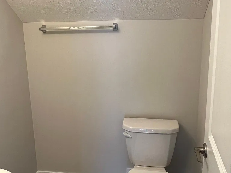 1050 Valentine Ln — Photo 8